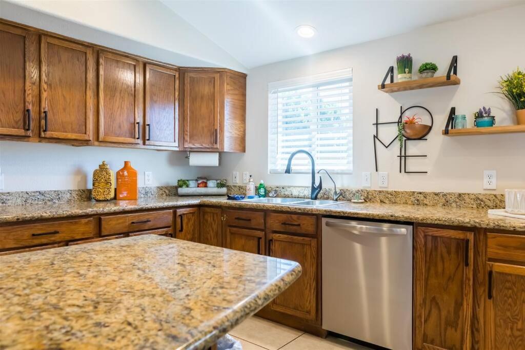 Private Paradise With Pool Heater, Spa, Billiards Avondale Exterior photo